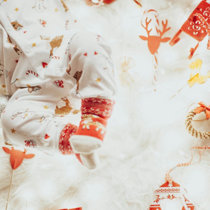 Waarom kinderen snel overprikkeld raken door Sinterklaas en Kerst (en wat jij kunt doen