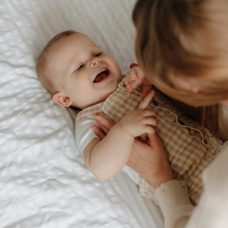 Dit is waarom praten tegen je baby zo belangrijk is voor de taalontwikkeling en hechting