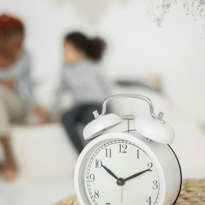 Vroeg wakker na de wintertijd? Help je kind wennen aan het nieuwe ritme